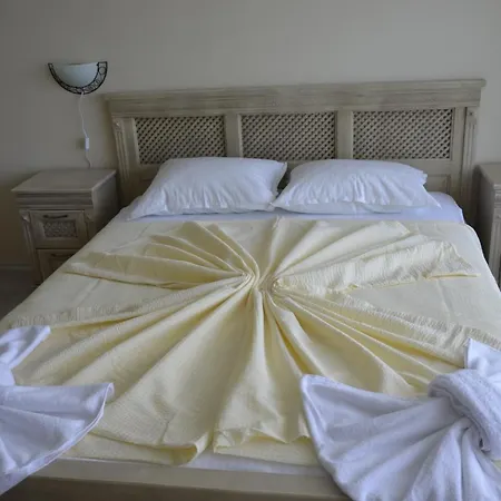Ashram 3*