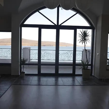 Ashram Hotel 3*